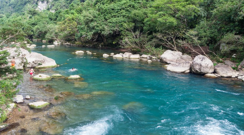 Khám phá khu du lịch sinh thái Suối Nước Moọc