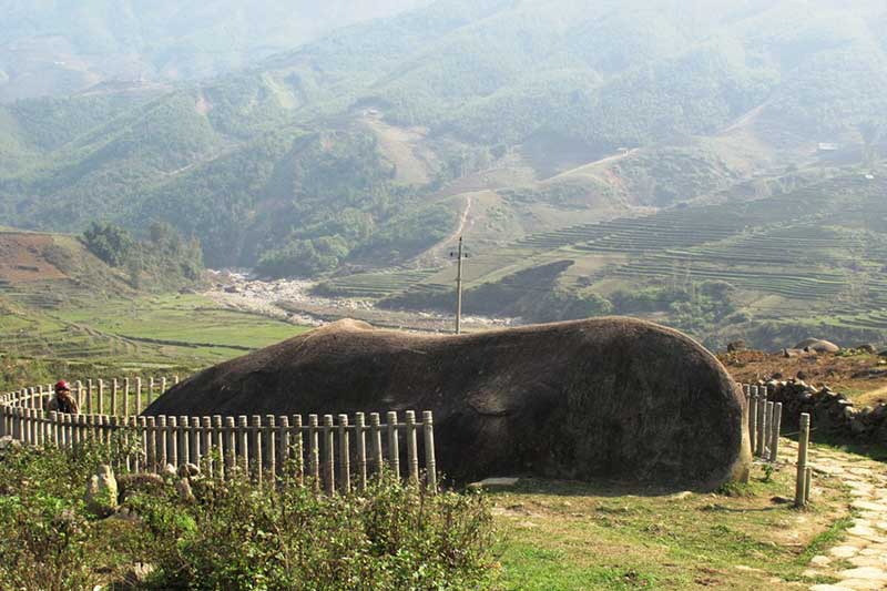 tìm hiểu bãi đá cổ sapa
