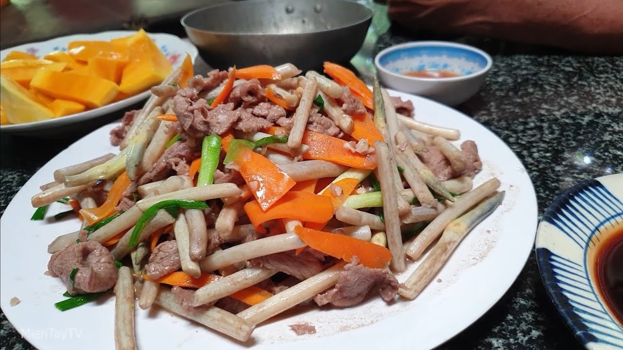 Món thịt bò xào ngó sen Món thịt bò xào ngó sen