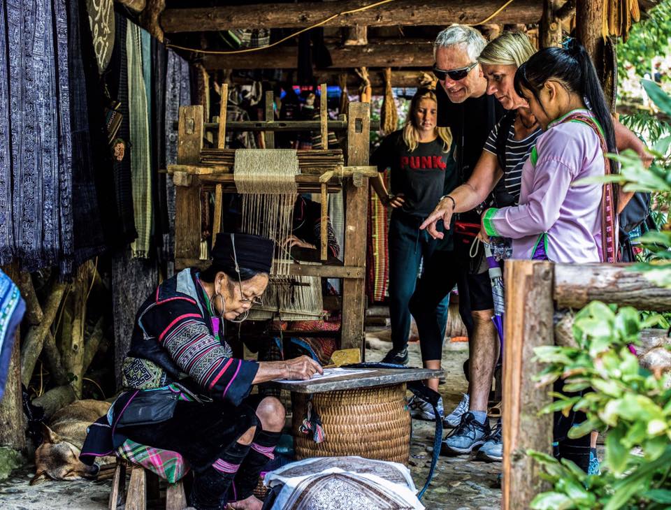 làng dệt và nhuộm vải của người H’mông