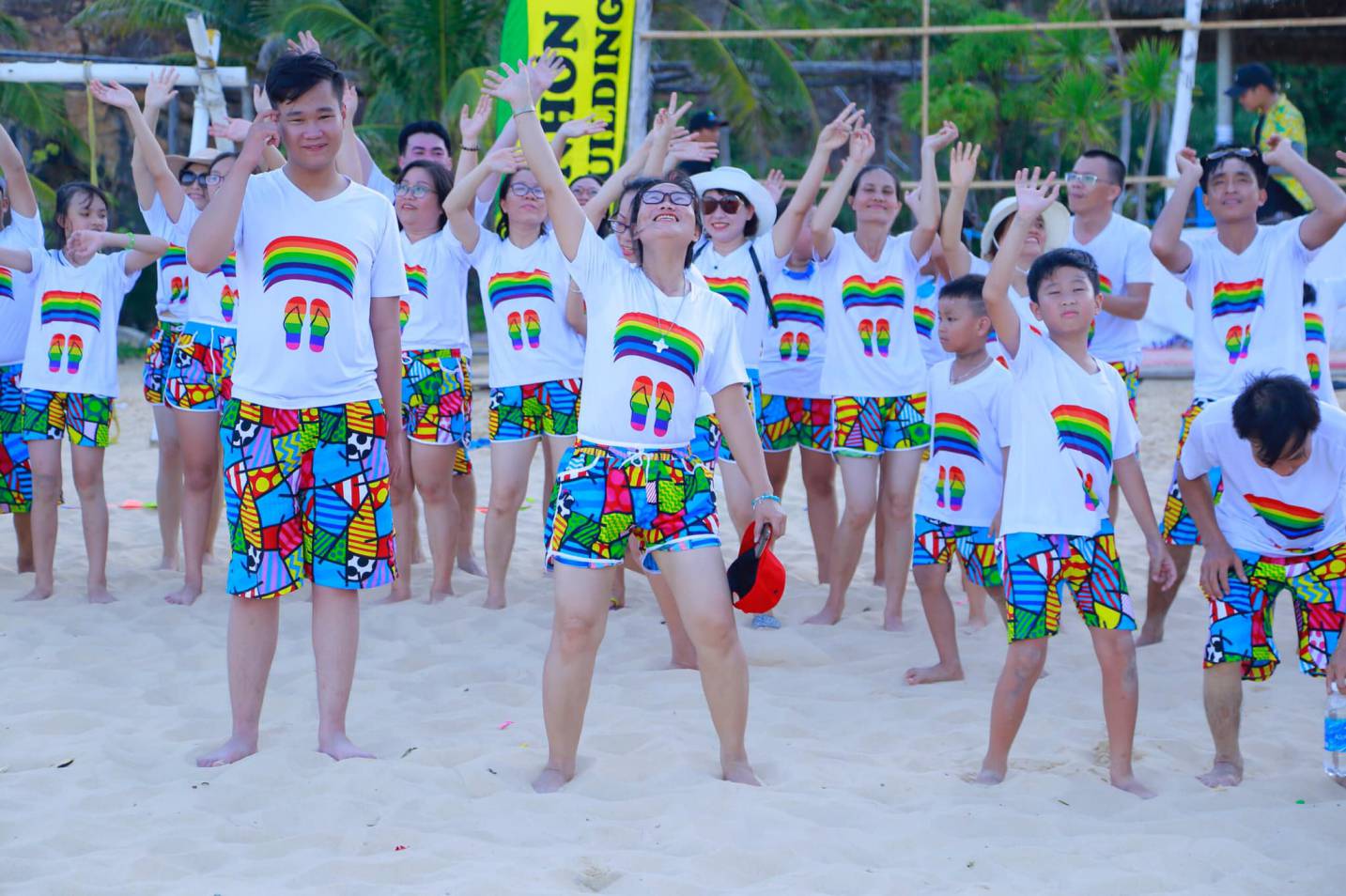 Dịch vụ may đo và làm đồng phục du lịch tại nhà